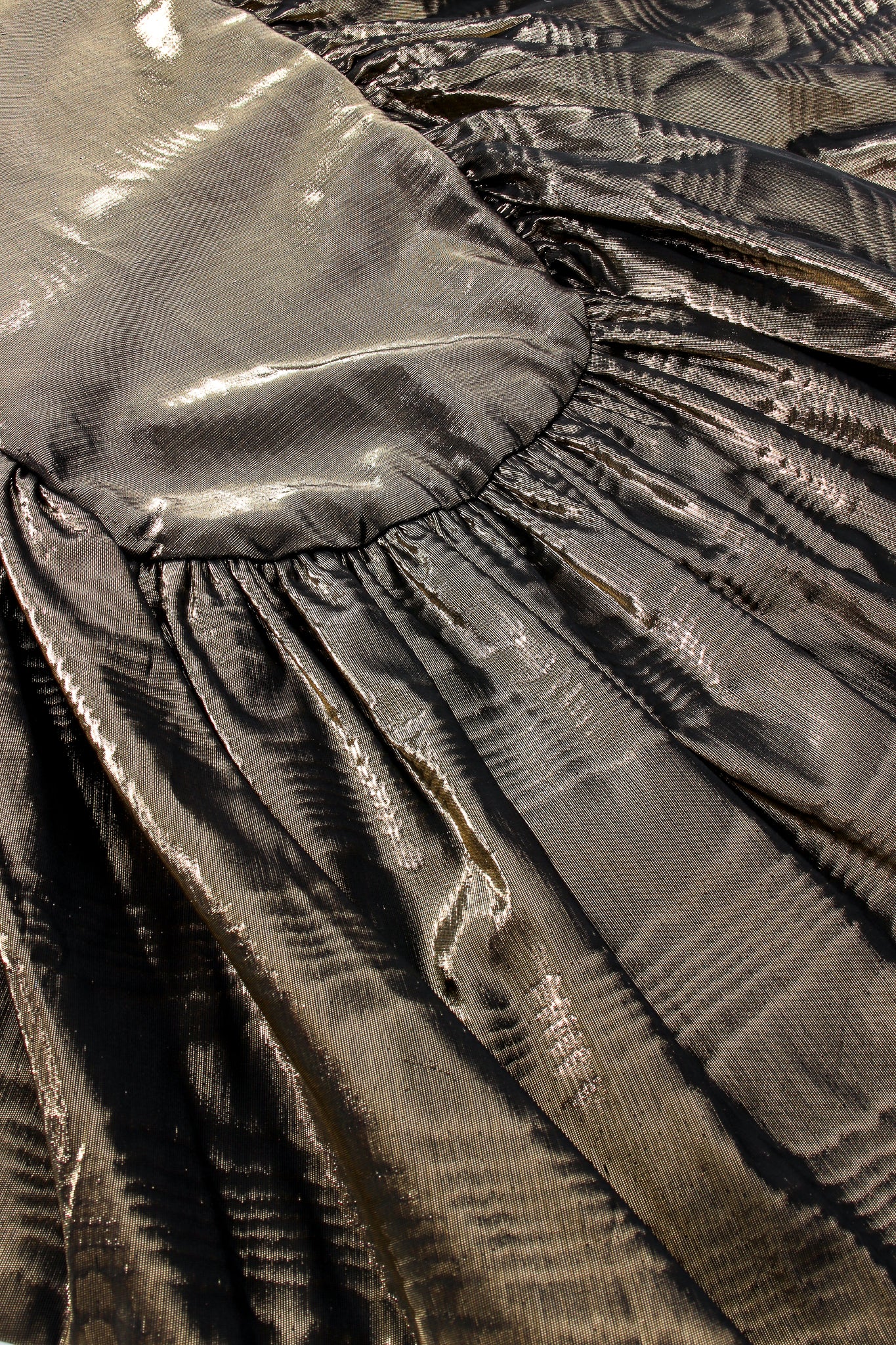 Metallic Moiré Velvet Ruffle Wrap - Image 11